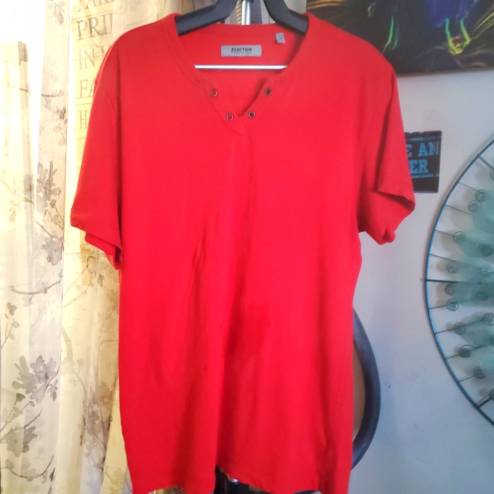 REACTION TOP